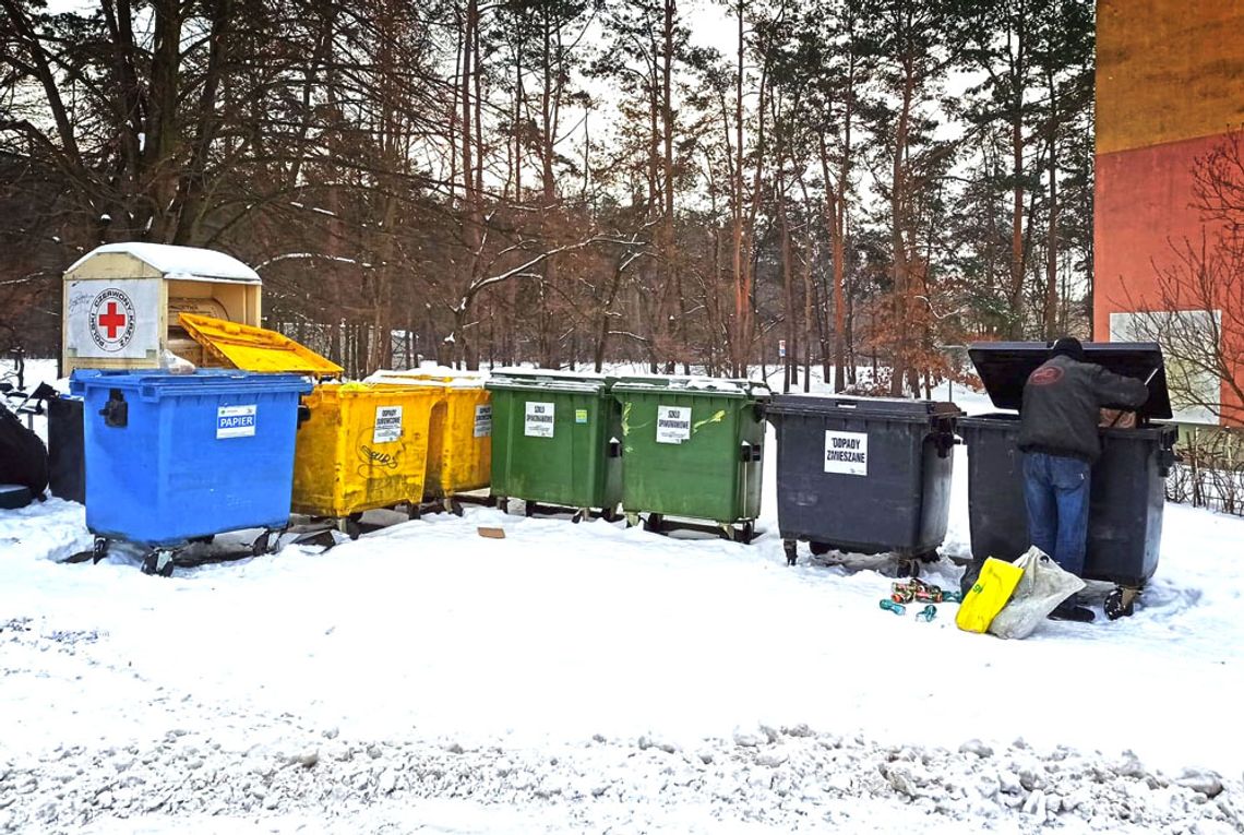 Śmieci zamarzają w kontenerach. Czysty Region: mogą nie być opróżniane w całości