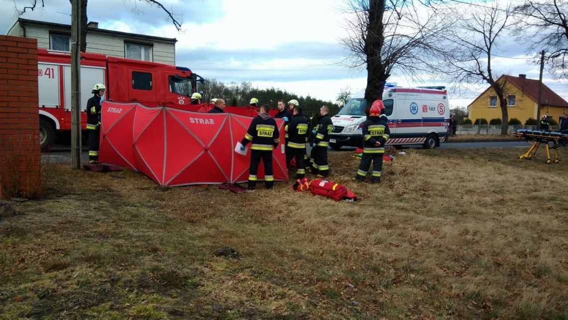 Śmiertelny wypadek na ulicy Szpaków. Samochód potrącił rowerzystę. ZDJĘCIA