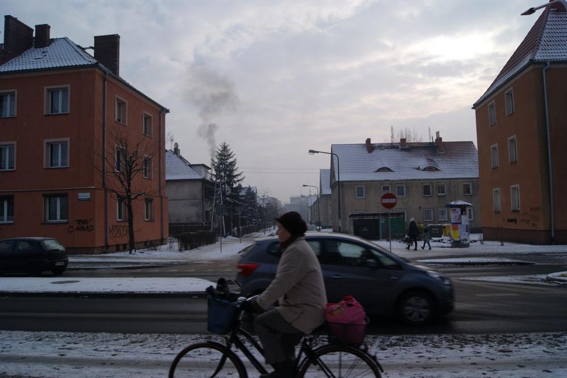 Smog nad Kędzierzynem-Koźlem. Skąd się bierze? Czy wprowadzony zostanie stan alarmowy?