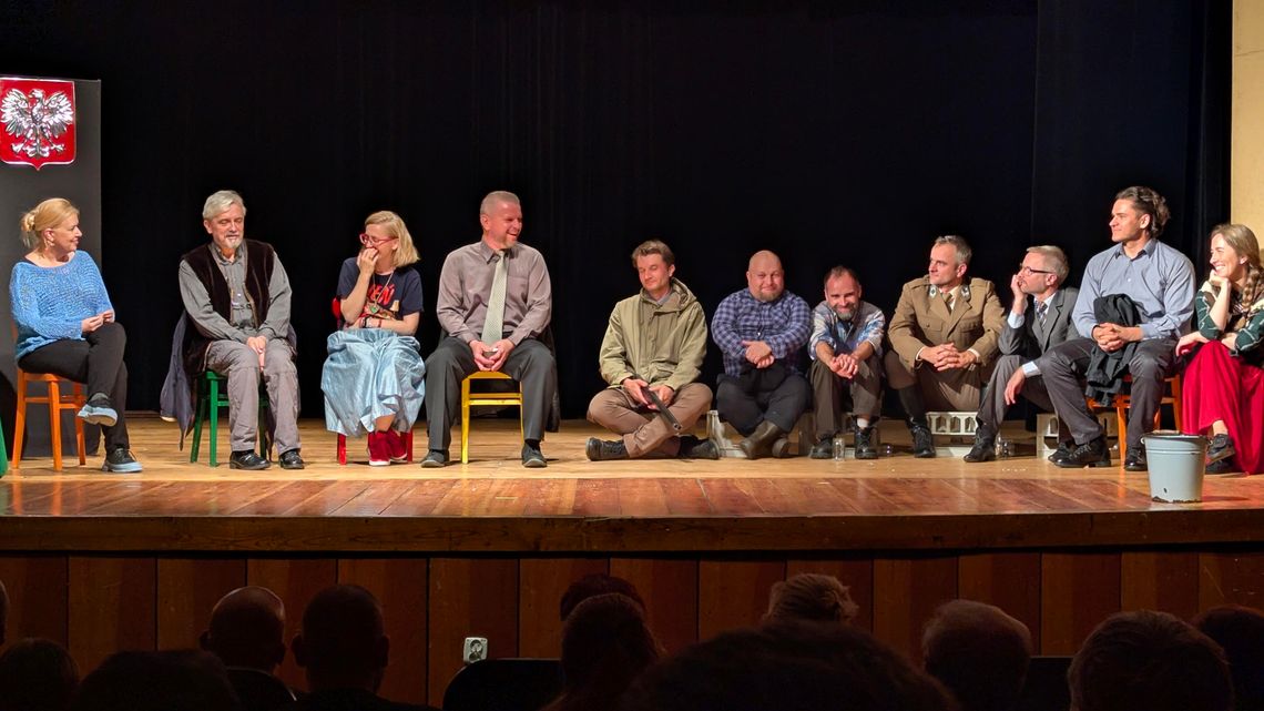 Smutna historia "Niedźwiedzia" opowiedziana przez pryzmat humoru. Spektakl teatralny w Domu Kultury "Lech" Smutna historia "Niedźwiedzia" opowiedziana przez pryzmat humoru. Spektakl teatralny w Domu Kultury "Lech"