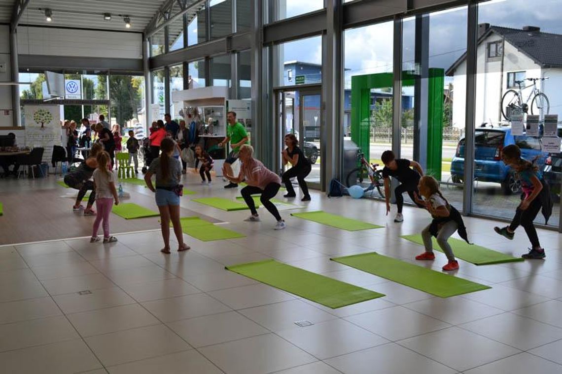 Sportowy Fit Day i festyn rodzinny. Aktywna zabawa z kozielskim salonem Skody. ZDJĘCIA