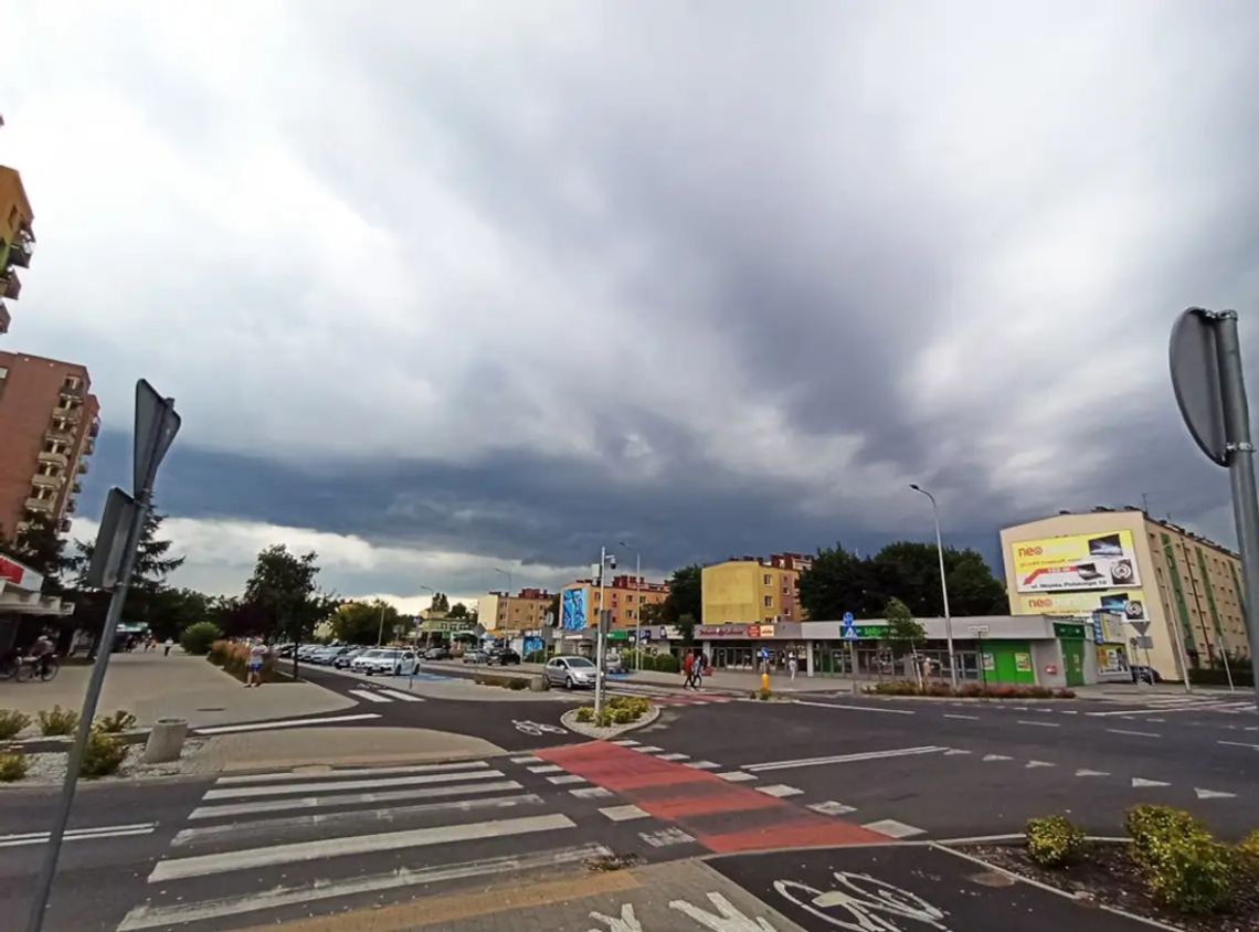 Środa będzie upalna, ale popołudniu możliwe gwałtowne burze. Jest ostrzeżenie meteorologiczne