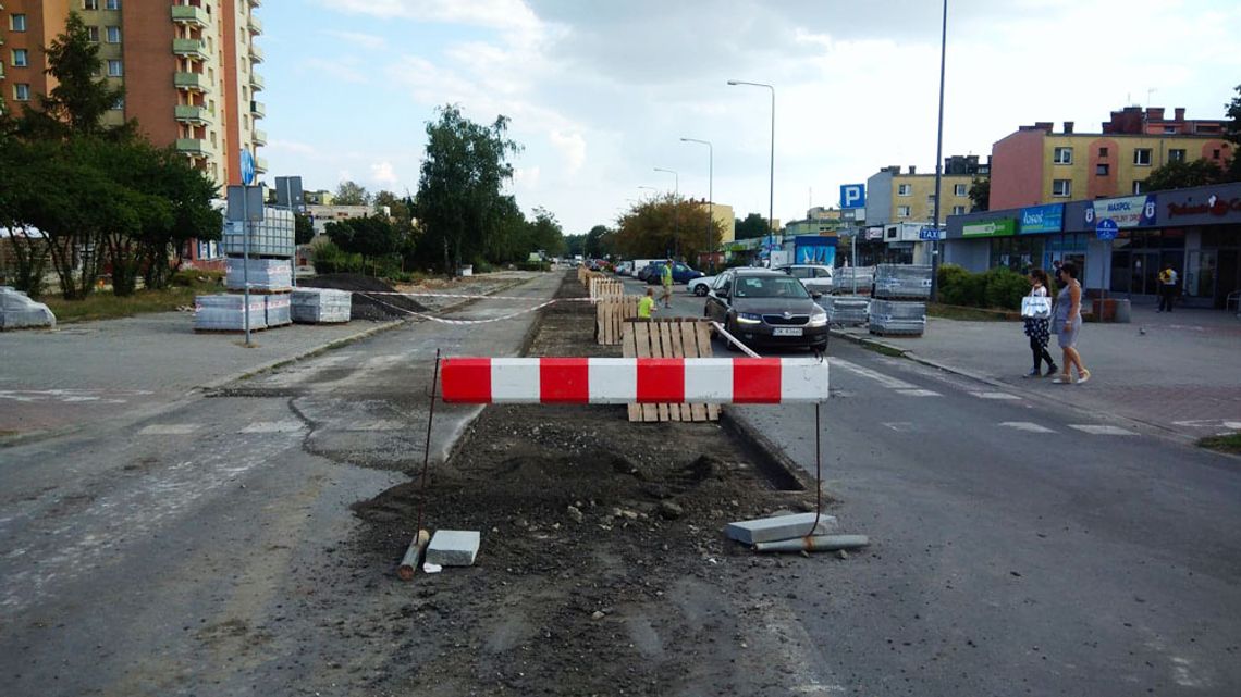 Środkowy odcinek ulicy Wojska Polskiego częściowo zamknięty. Drogowcy zrywają asfalt