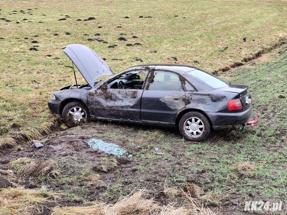 Stracił panowanie nad samochodem i wypadł z drogi. Interwencja służb w Większycach