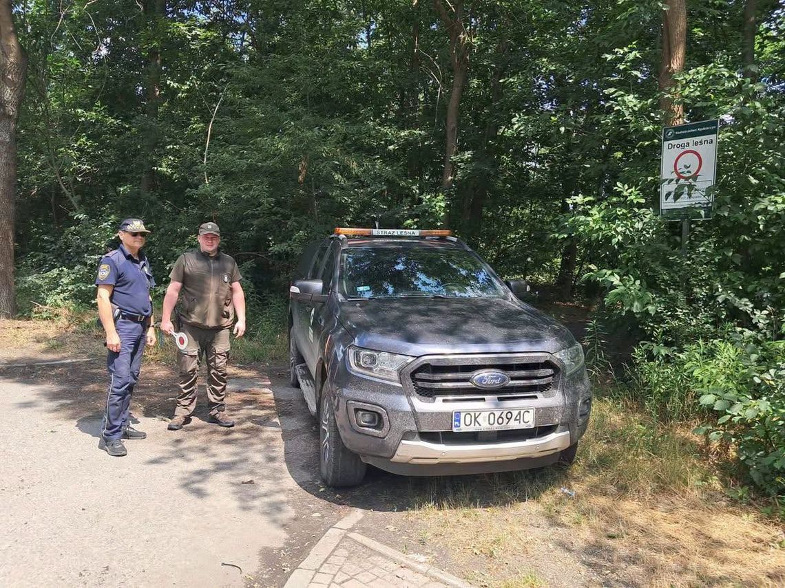 Straż Miejska i leśnicy łączą siły. Wakacyjne patrole w kędzierzyńskich lasach Straż Miejska i leśnicy łączą siły. Wakacyjne patrole w kędzierzyńskich lasach