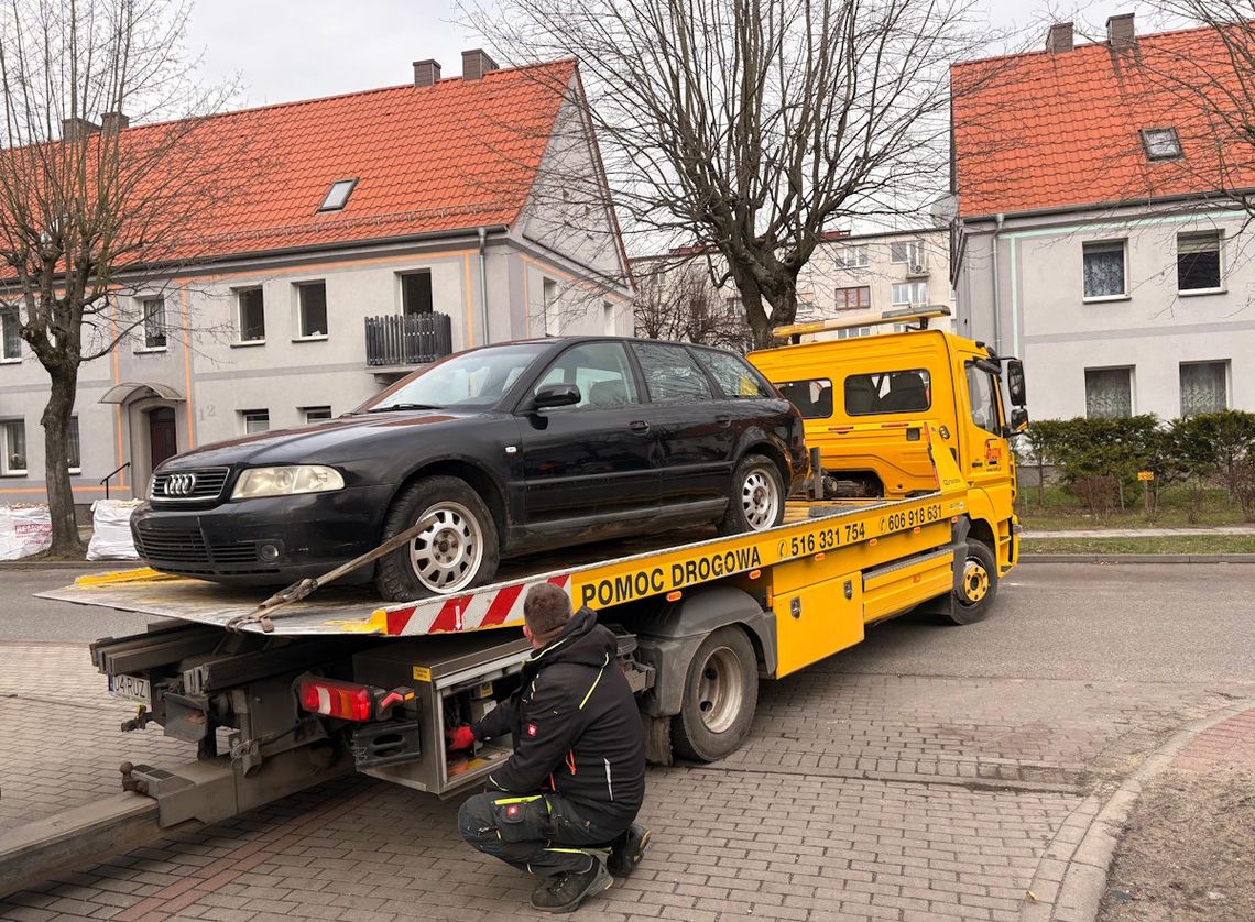 Straż Miejska usuwa z ulic i parkingów porzucone auta. Od początku roku odholowano 20 pojazdów Straż Miejska usuwa z ulic i parkingów porzucone auta. Od początku roku odholowano 20 pojazdów