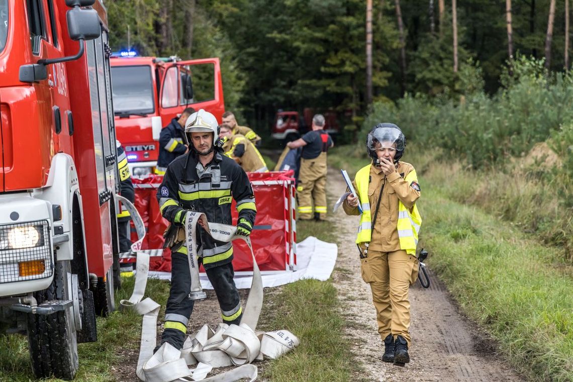 Nasi strażacy ćwiczyli w Rudzińcu. Szkolili się z technik gaszenia pożarów w lasach