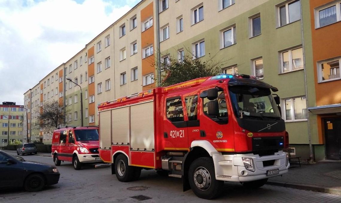 Strażacy interweniowali w bloku przy ulicy Kazimierza Wielkiego. Zadziałała czujka tlenku węgla