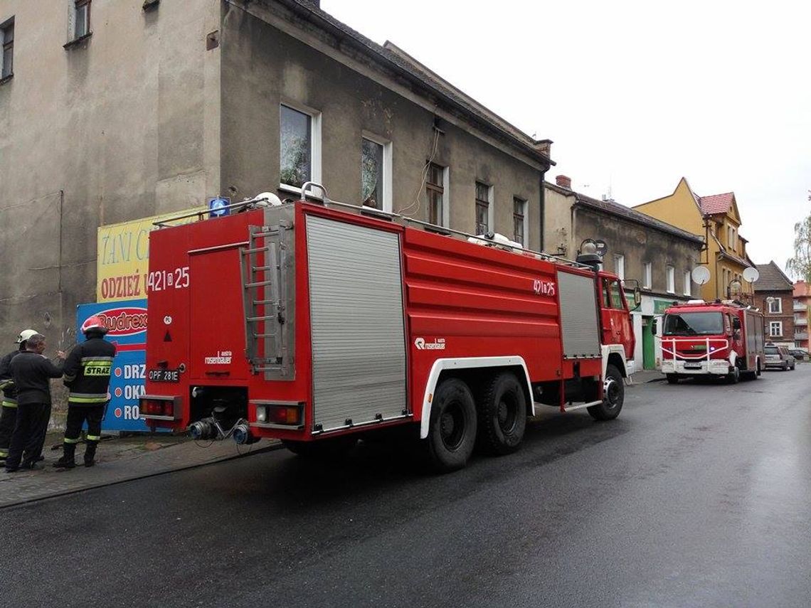 Strażacy interweniują na ulicy Grunwaldzkiej. Zawinił nieostrożny palacz