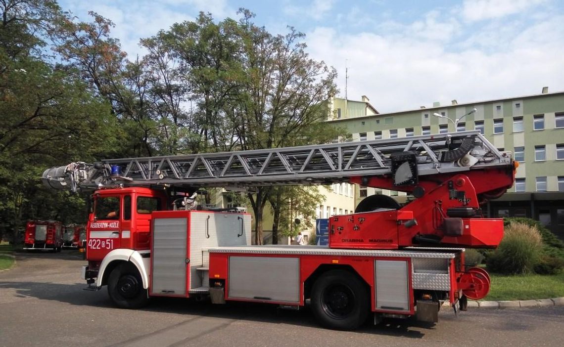 Strażacy interweniują w kozielskim szpitalu. Doszło do zadymienia jednego z pomieszczeń