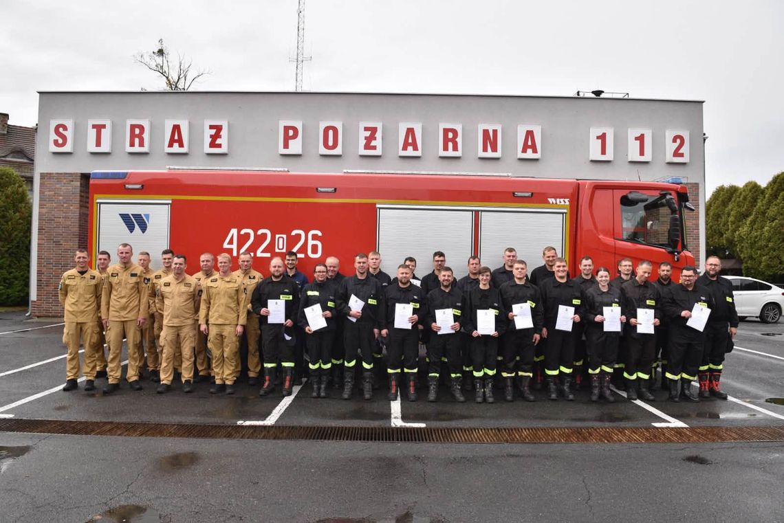 Strażacy OSP gotowi na kolejne wyzwania. 22 osoby ukończyły kurs. ZDJĘCIA