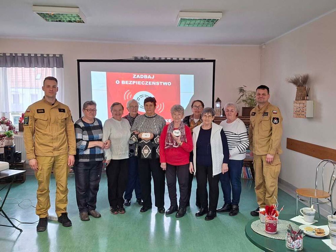 Strażacy spotkali się z seniorami, aby przestrzec ich przed tlenkiem węgla. Czujnik to podstawa
