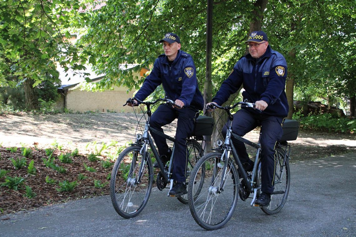 Strażnicy miejscy z Kędzierzyna-Koźla patrolują miasto na rowerach