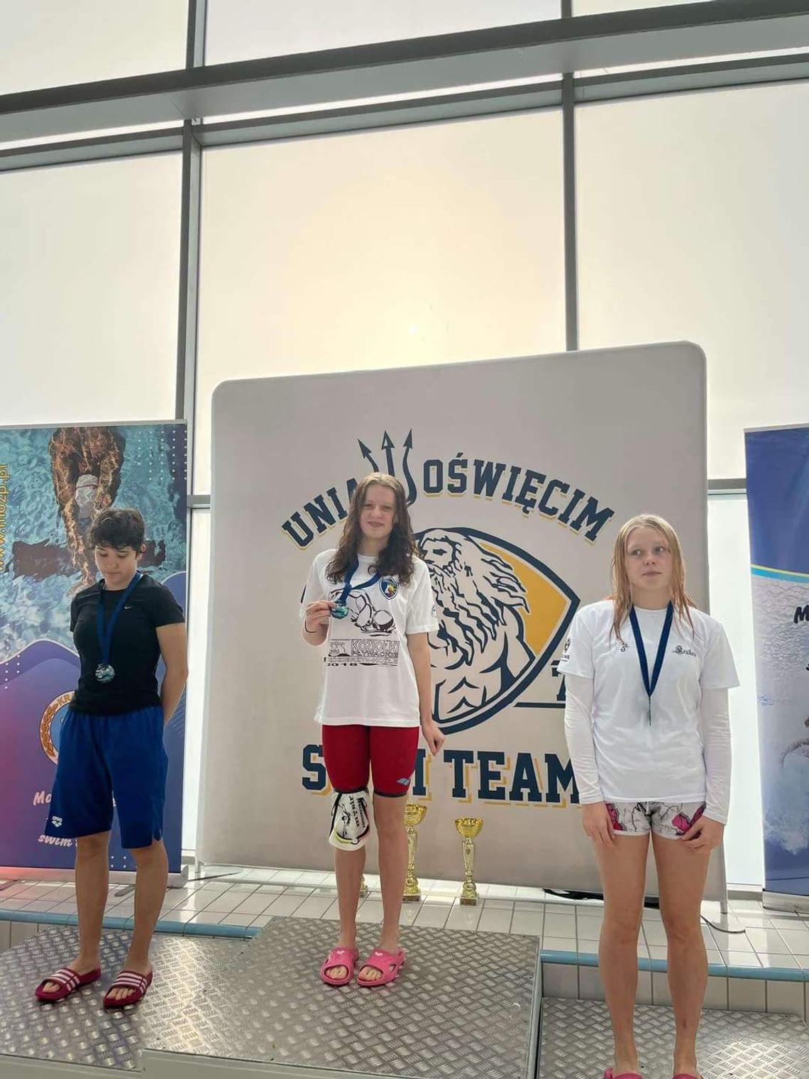 Sukcesy pływaków z Kędzierzyna-Koźla na Mistrzostwach Małopolski. Kolejne medale dla Swim Team MOSIR