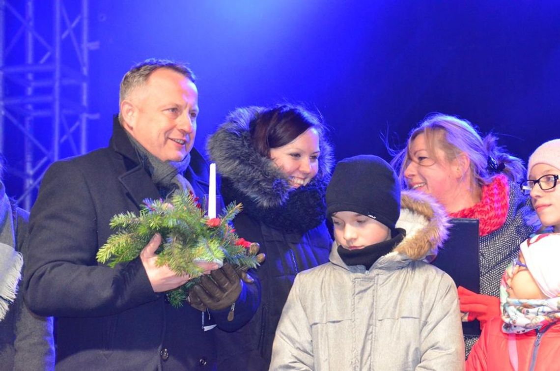 Świąteczna aura w Azotach. Pracownicy ZAK spotkali się na jarmarku. FOTOREPORTAŻ