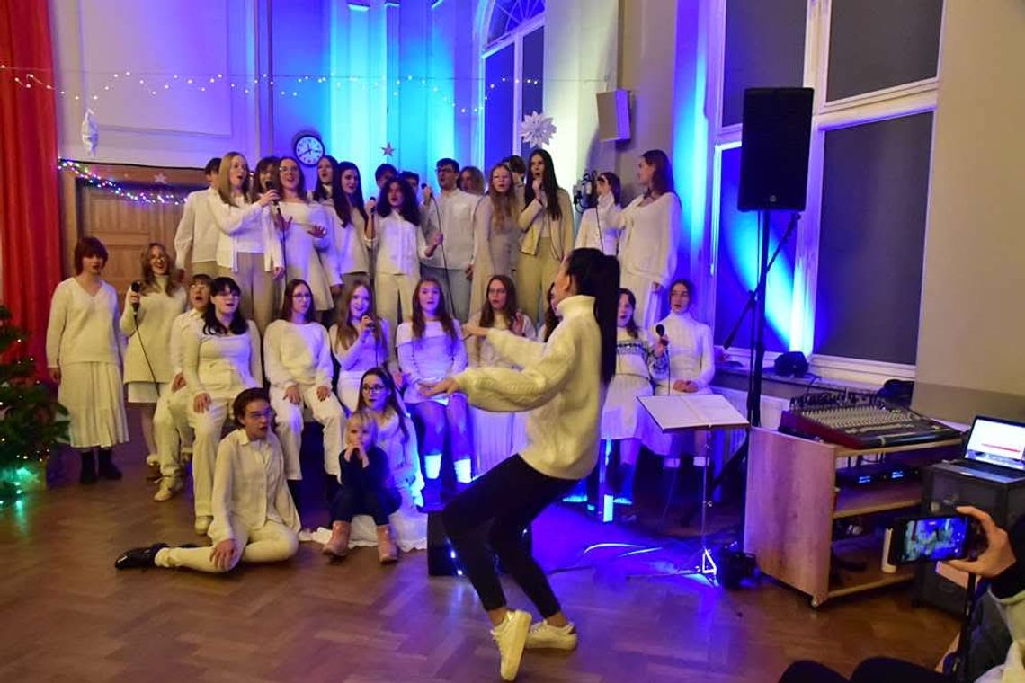 Świąteczny koncert w I LO. Muzyka, która zabrała w magiczny świat Bożego Narodzenia