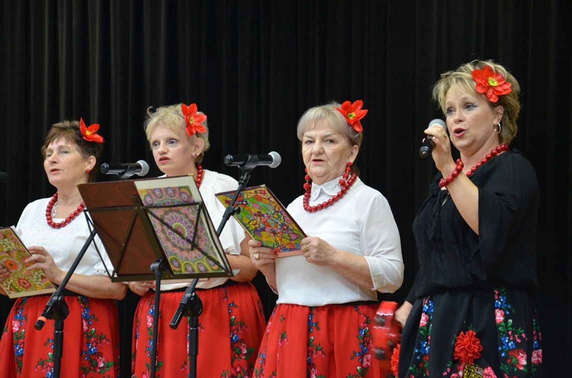 Święto seniorów w hali Śródmieście. Od rana bezpłatne porady medyczne i inne atrakcje. ZDJĘCIA