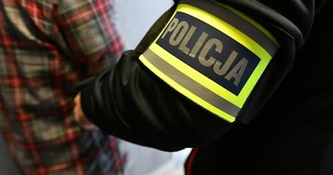 Szajka z Kędzierzyna-Koźla kradła w galerii handlowej. Zatrzymano dwie kobiety i dwóch mężczyzn