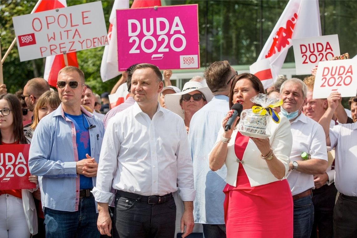 Szala zwycięstwa przechyla się na korzyść Andrzeja Dudy. Jest dokładniejszy sondaż