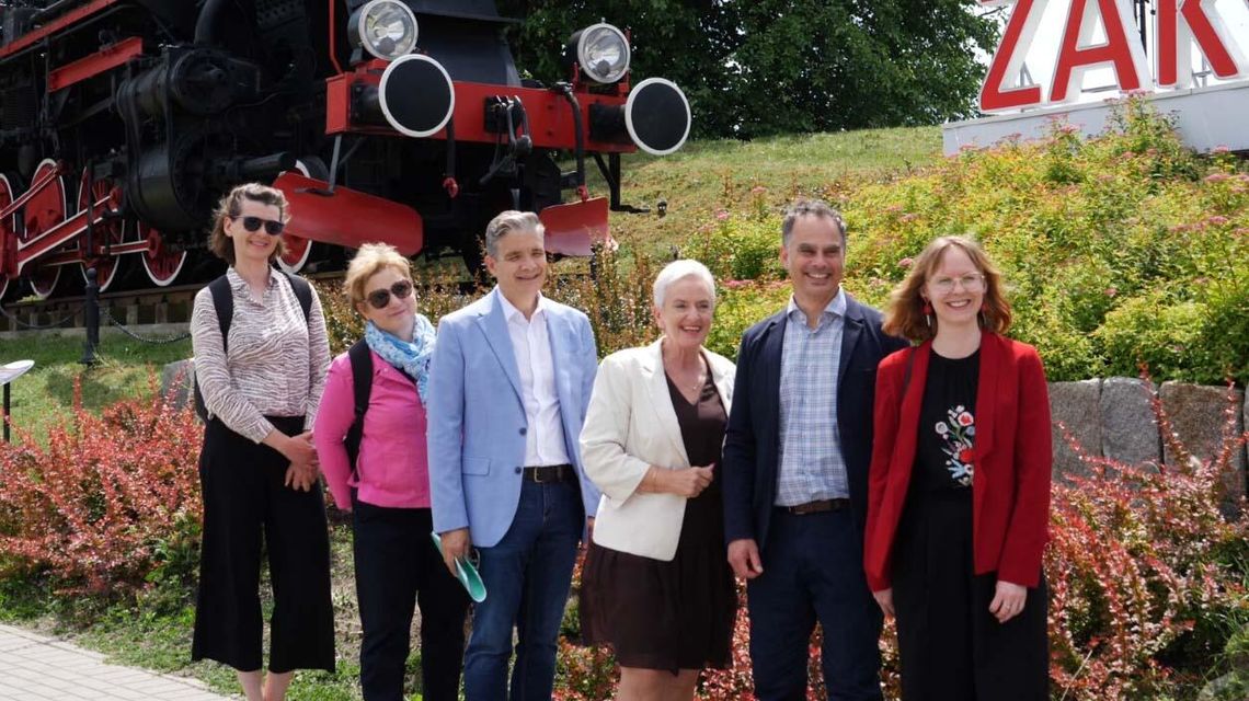 Szwajcarzy przyjechali pociągiem do Kędzierzyna-Koźla. Miasto rozpoczyna program za 80 milionów złotych Szwajcarzy przyjechali pociągiem do Kędzierzyna-Koźla. Miasto rozpoczyna program za 80 milionów złotych