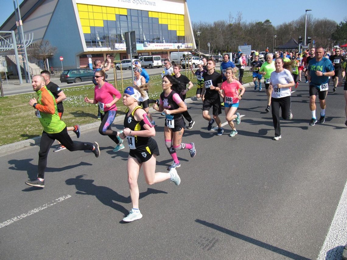 Szybka czwórka w Kędzierzynie-Koźlu. III Mini Maraton Manhatan pamięci Jana Pawła II. ZDJĘCIA