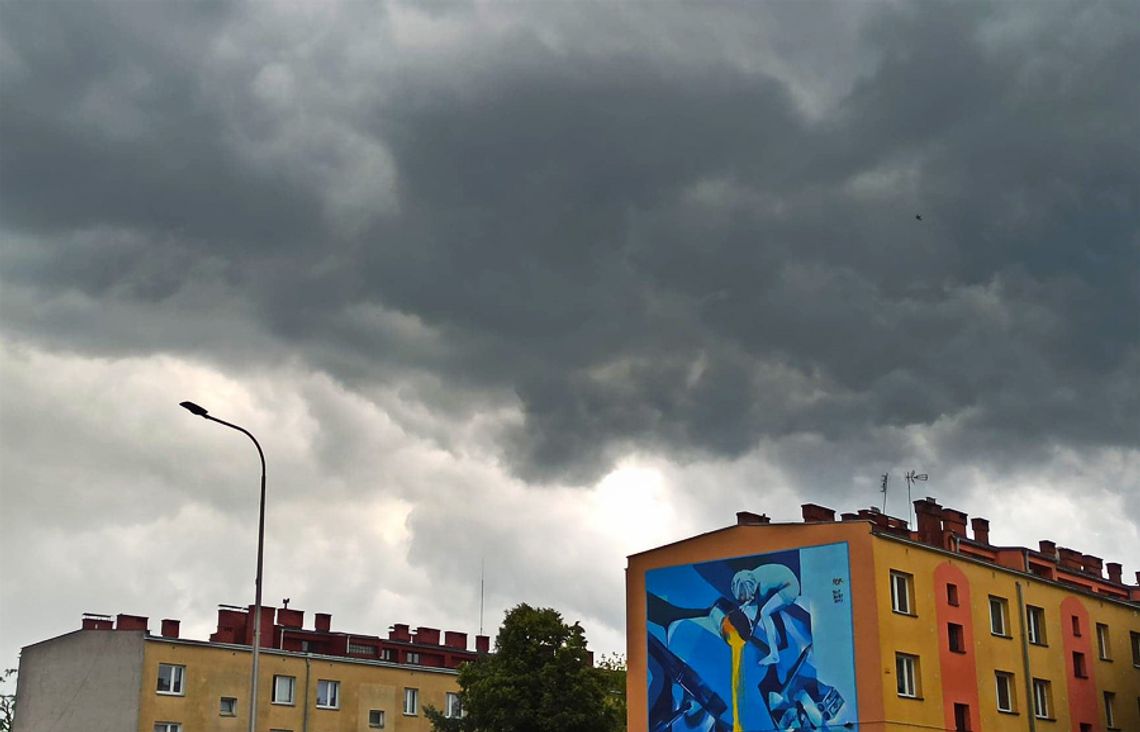 Szykuje się burzowe rozpoczęcie tygodnia. Ostrzeżenie meteorologiczne dla naszego powiatu