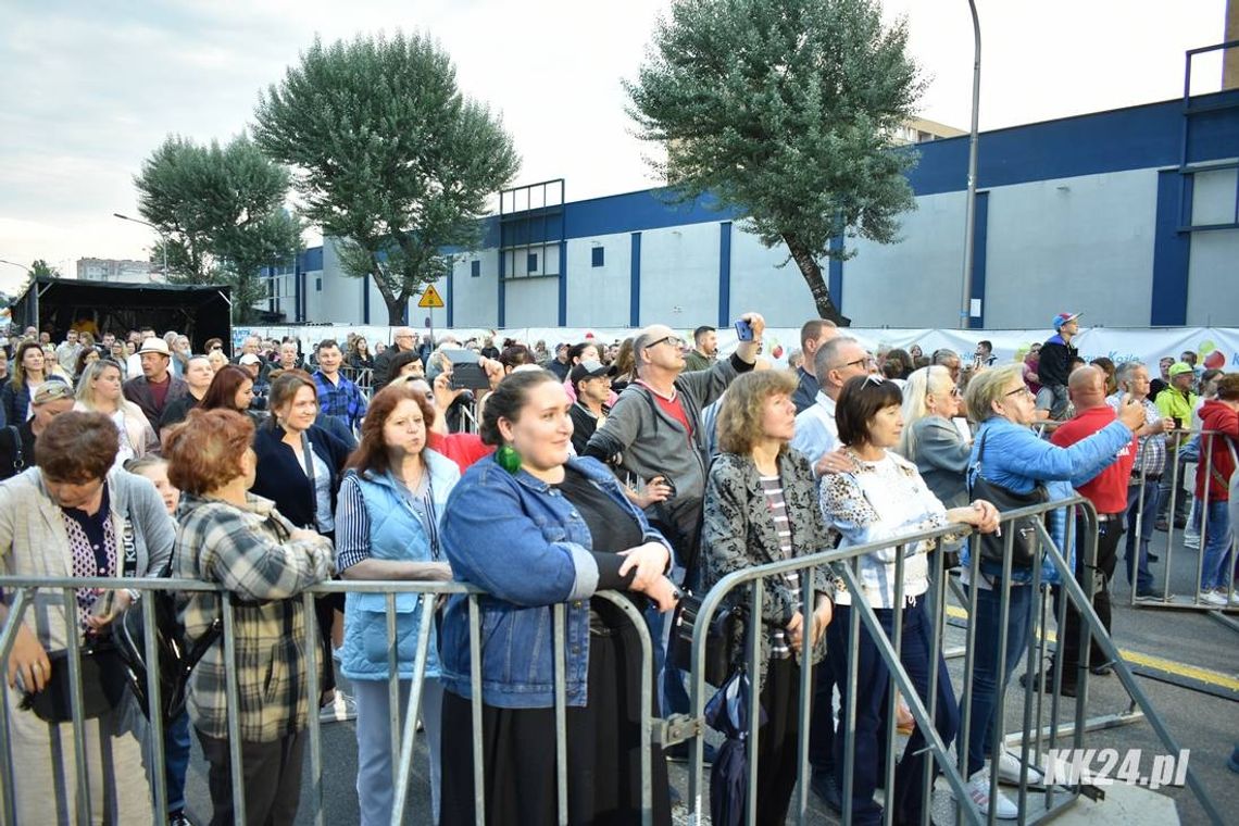 Tak bawią się mieszkańcy podczas Dni Miasta. Za nami pierwsze koncerty drugiego dnia imprezy. ZDJĘCIA