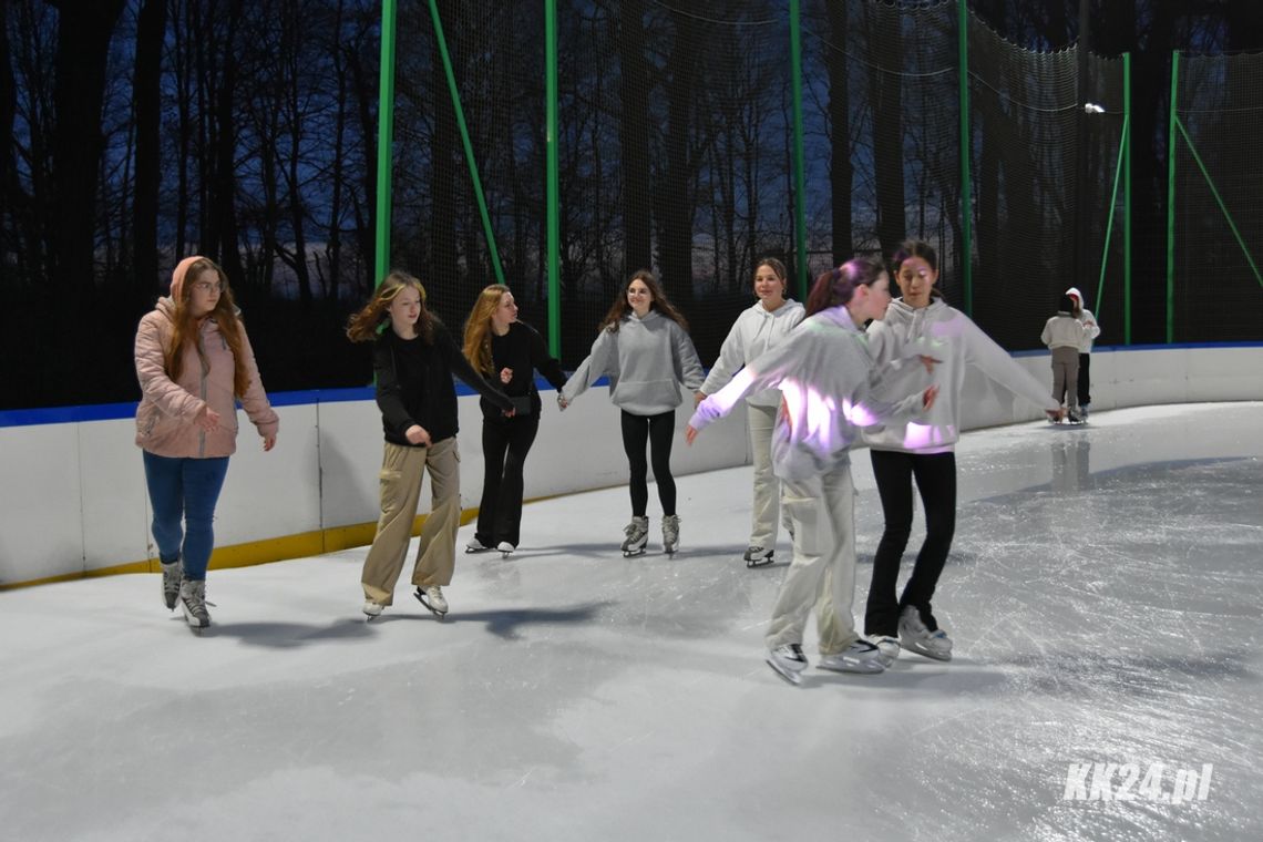 Taniec i zabawa na lodzie. Trwa kolejna edycja Ice Party w Koźlu