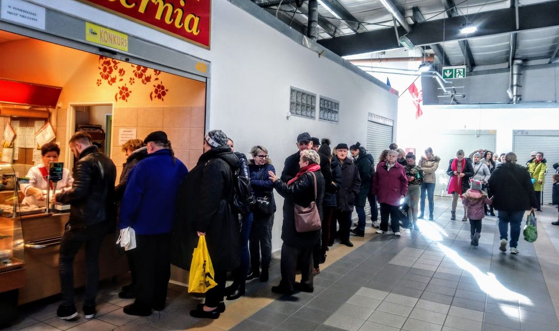 Tego dnia nie liczą się kalorie! Kolejki pod cukierniami w naszym mieście