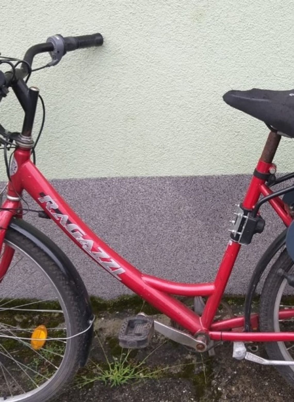 Ten rower prawdopodobnie jest kradziony. Jeśli znajdzie się właściciel, powinien zgłosić się na policję