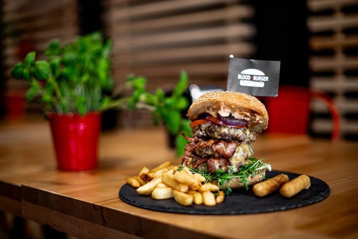 Tęskniliście za smakiem pysznych burgerów? Na szczęście Blood Burger od dzisiaj znowu będzie otwarty