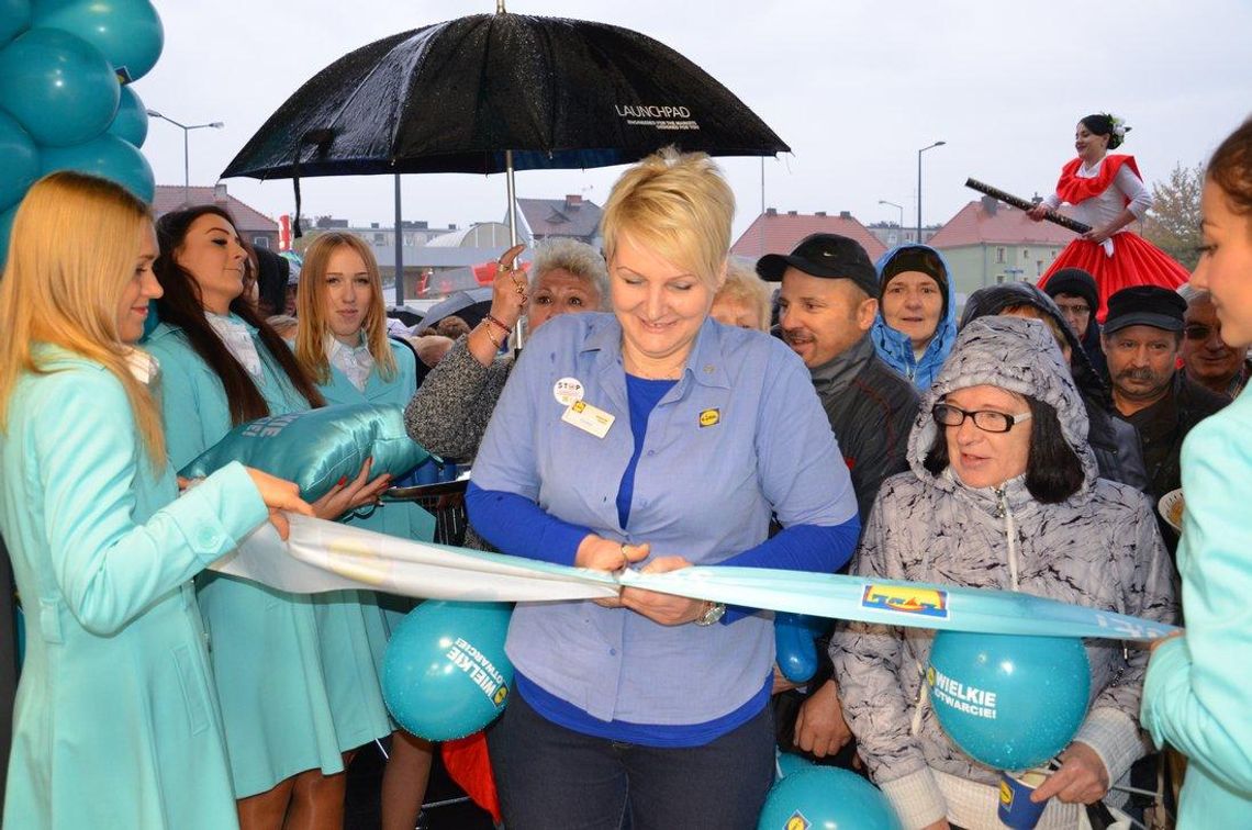 Tłumy mieszkańców przybyły na oficjalne otwarcie marketu sieci Lidl przy ulicy Kozielskiej. ZDJĘCIA