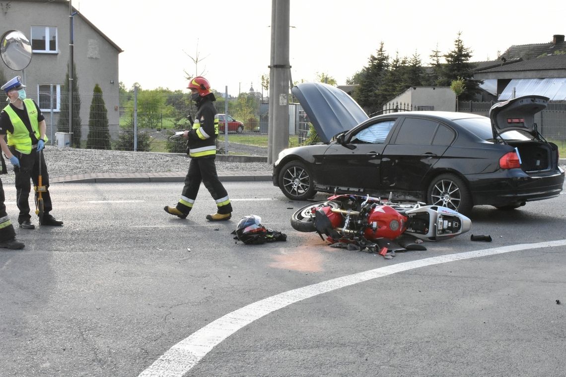 To samo miejsce, identyczne wypadki dzień po dniu. W Solarni znów  zderzyła się osobówka z motocyklem