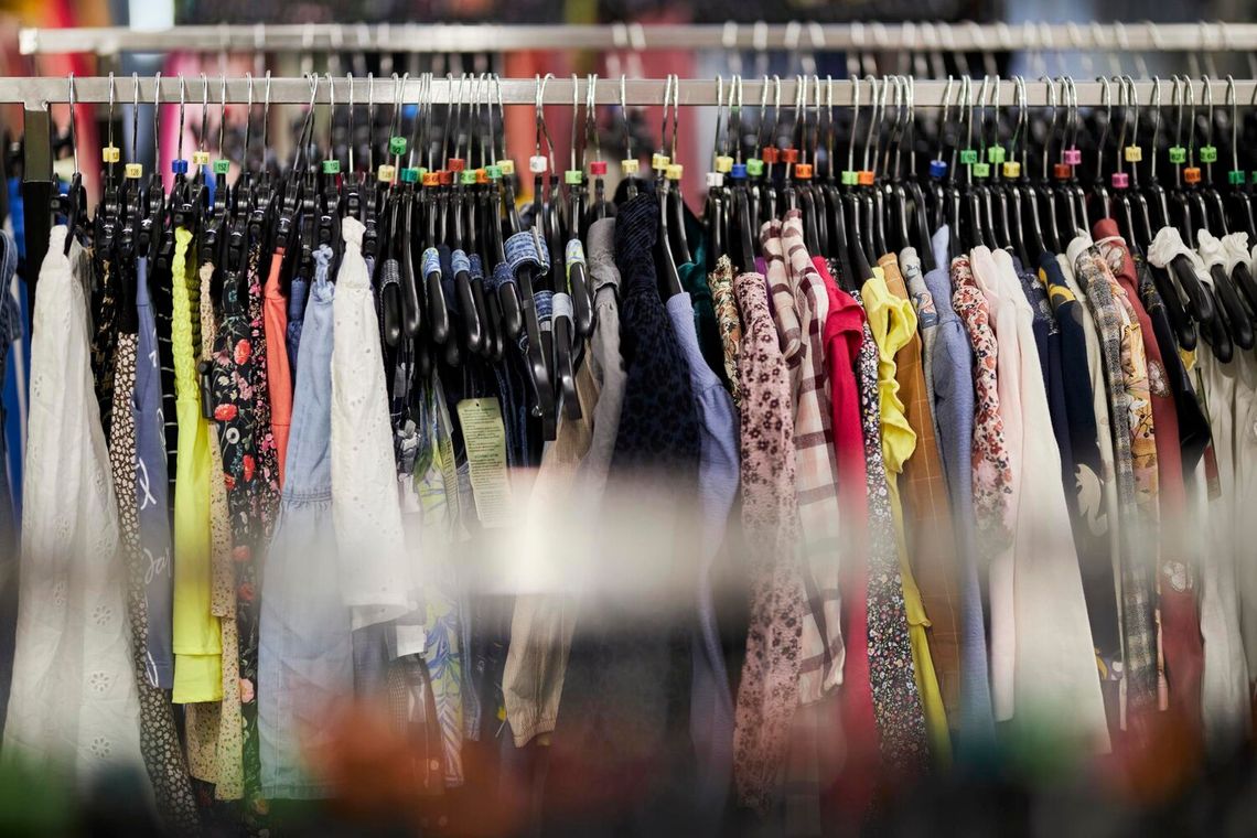 Trendy w modzie damskiej, które naprawdę sprzedają się w butikach