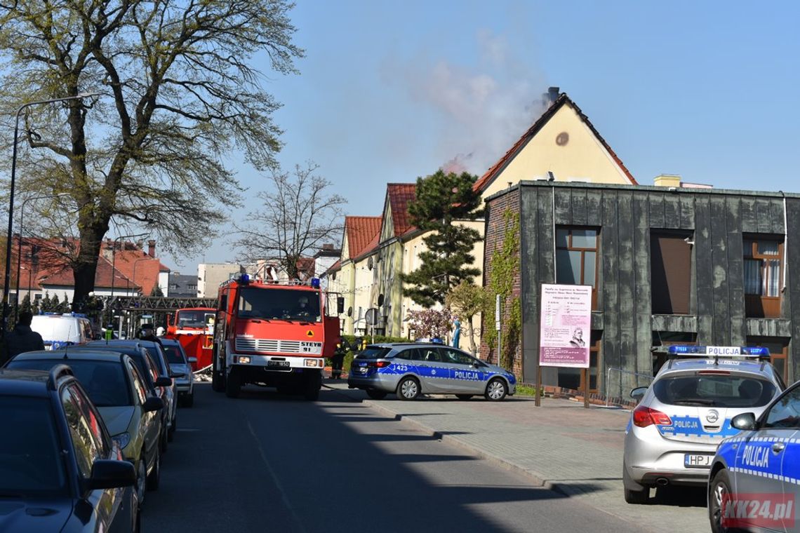 Trzy ofiary śmiertelne pożaru na Pogorzelcu. Policja zamknęła teren dookoła płonącego budynku