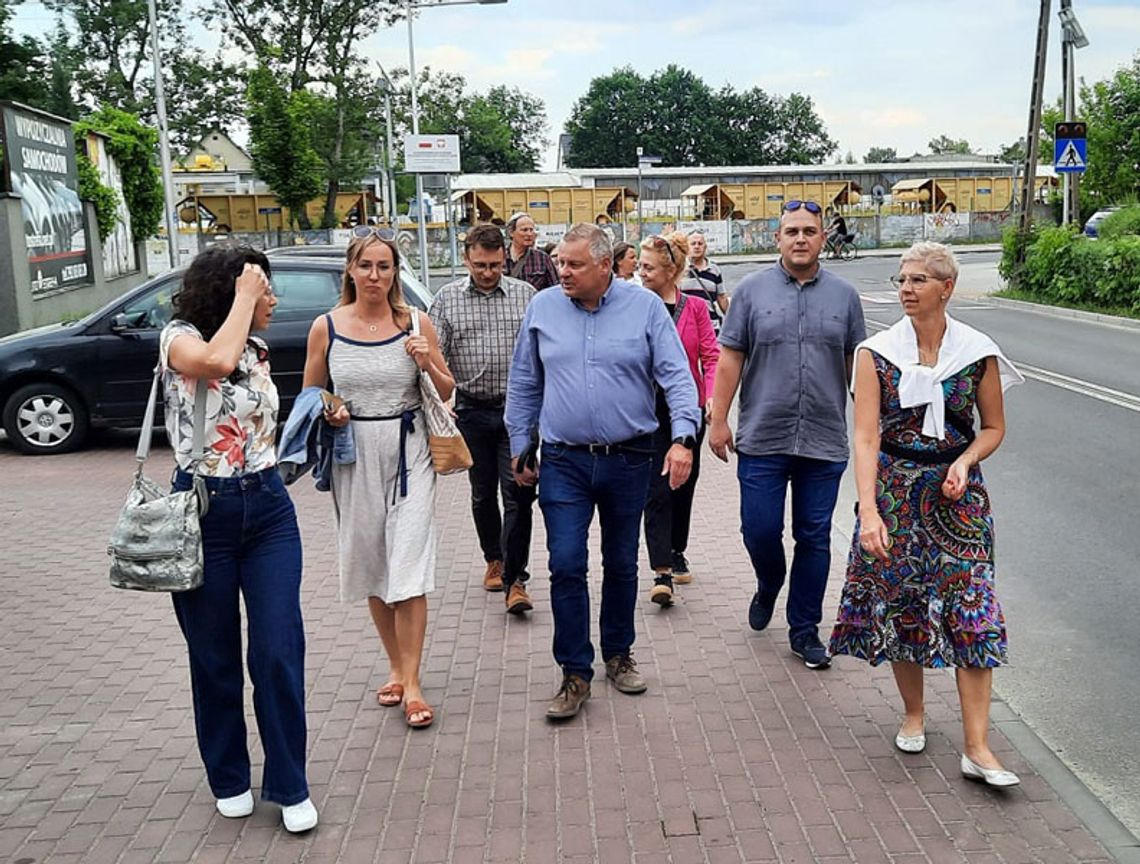 Trzy spacery studyjne ulicami Kędzierzyna-Koźla. Powstaje nowy program rewitalizacji miasta. ZDJĘCIA