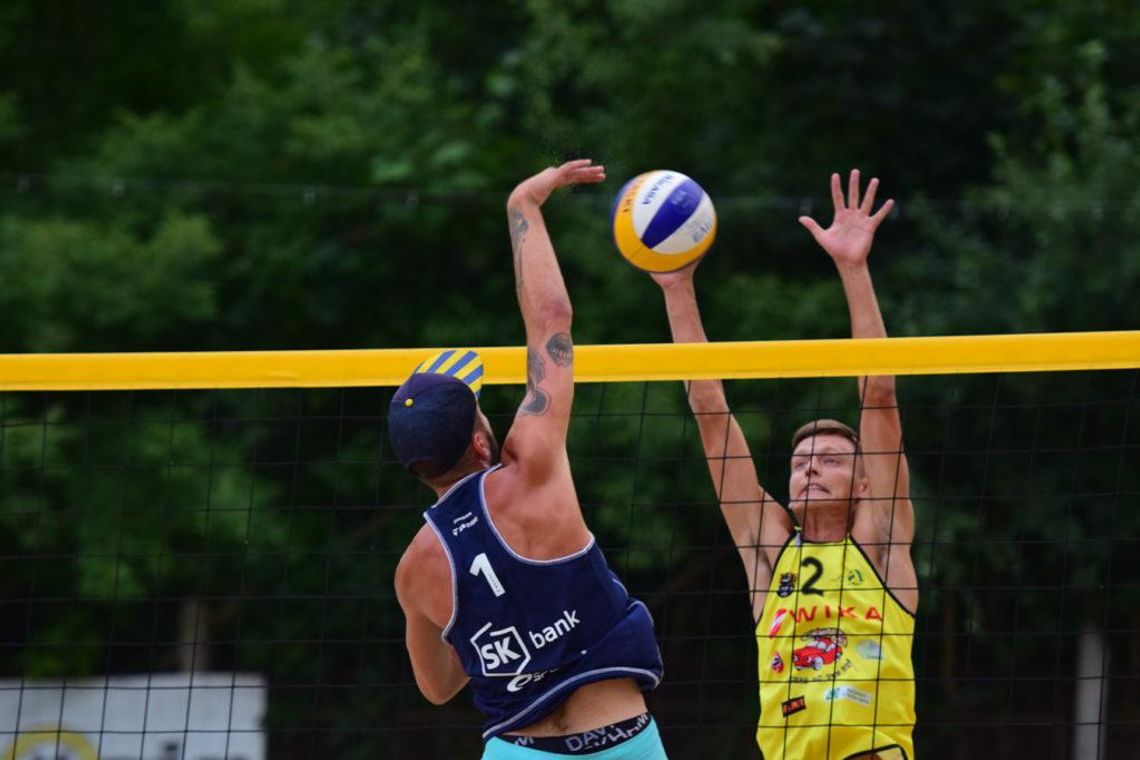 Turniej siatkówki plażowej na stadionie Kuźniczka. W puli nagród 10 tysięcy złotych