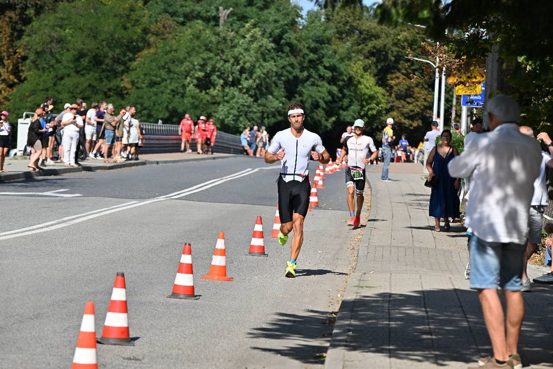 Twierdza Triathlon trwa w Kędzierzynie-Koźlu. Zawodnicy rywalizują w Odrze i na ulicach Koźla Twierdza Triathlon trwa w Kędzierzynie-Koźlu. Zawodnicy rywalizują w Odrze i na ulicach Koźla