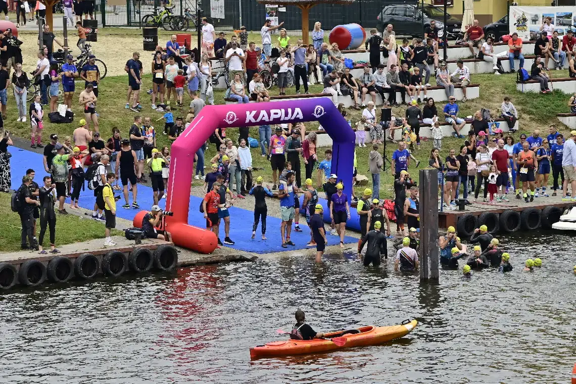 Twierdza Triathlon wraca do Koźla. Zawodnicy zmierzą się w Odrze, na rowerach i trasie biegowej Twierdza Triathlon wraca do Koźla. Zawodnicy zmierzą się w Odrze, na rowerach i trasie biegowej