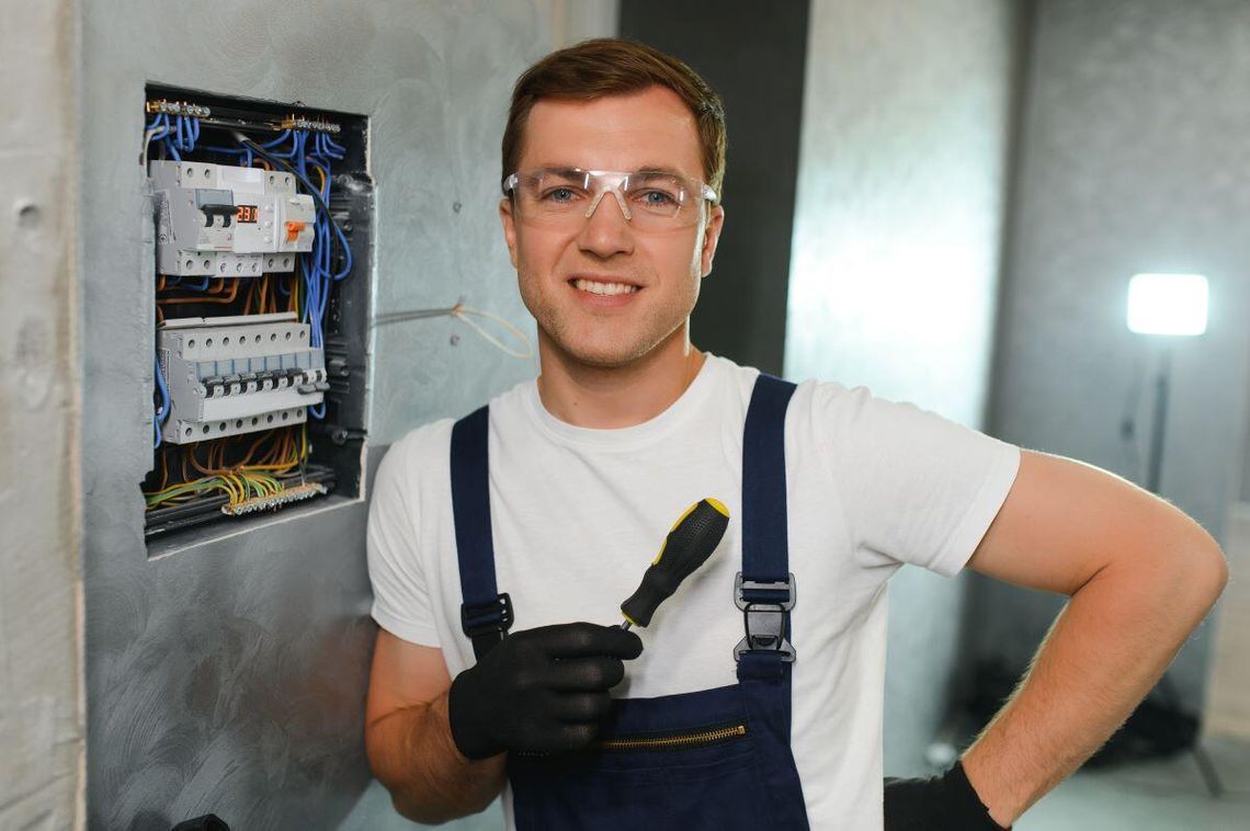 Tych fachowców brakuje w Polsce od 10 lat. Sprawdź, jak zostać elektrykiem w 2026 roku Tych fachowców brakuje w Polsce od 10 lat. Sprawdź, jak zostać elektrykiem w 2026 roku