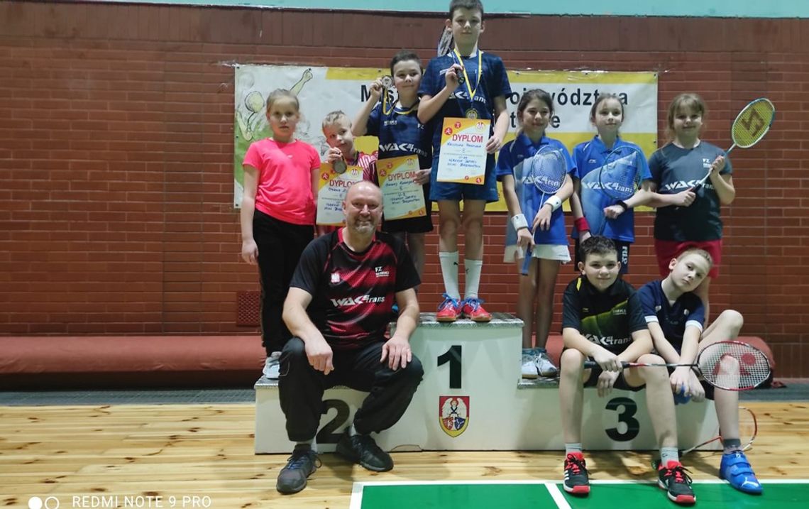 Uczniowie "Jedenastki" z trzema medalami mistrzostw województwa w mini badmintonie