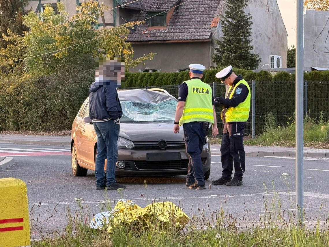 Ulica Gliwicka zablokowana po wypadku z udziałem rowerzysty. Kierowca jednośladu w stanie krytycznym. ZDJĘCIA
