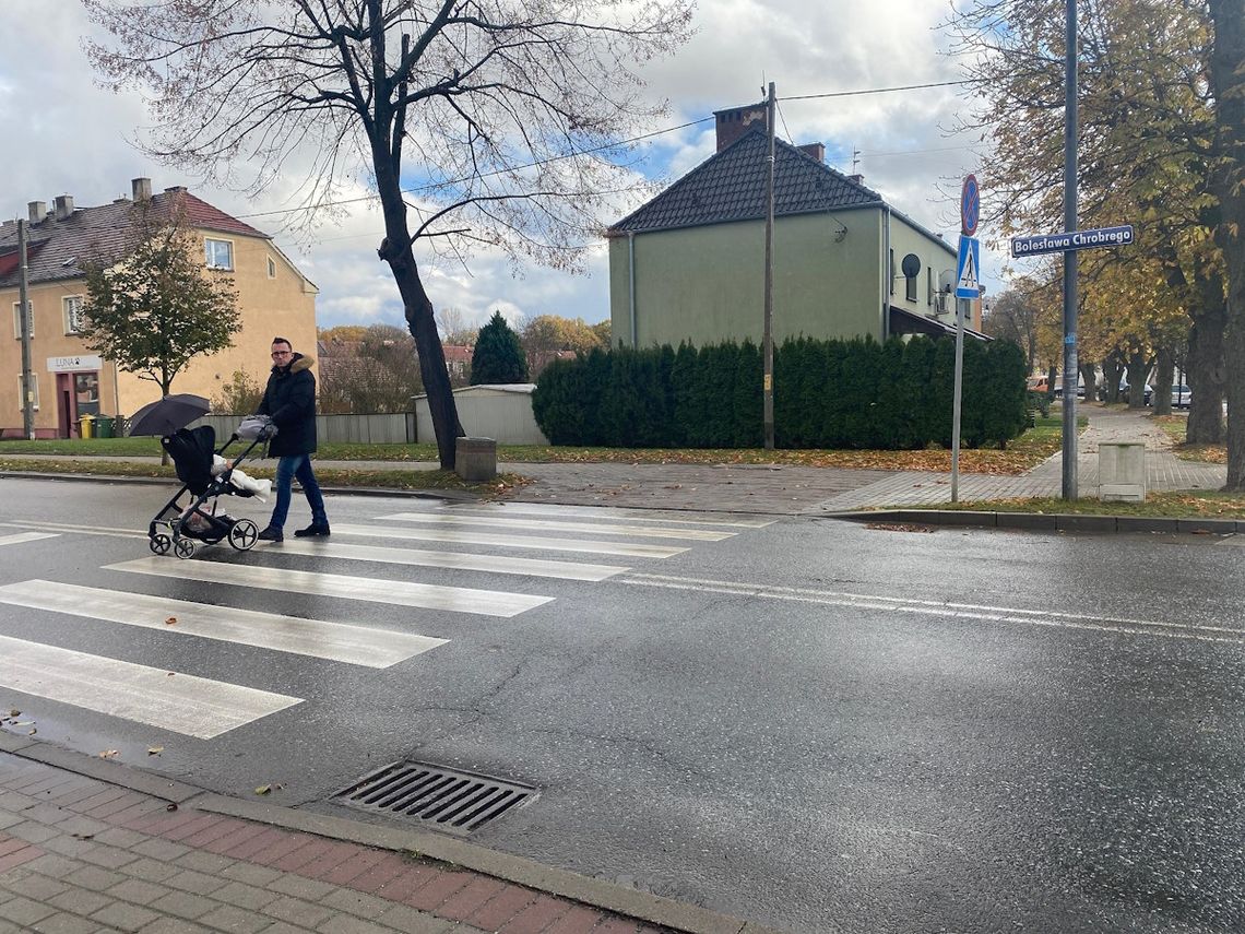 Urząd miasta zamontuje dodatkowe latarnie i oświetlenie ostrzegawcze przy dwóch "zebrach"