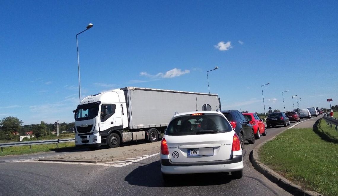 Utrudnienia na drogach prowadzących do Koźla. Na obwodnicy zderzyły się dwie ciężarówki