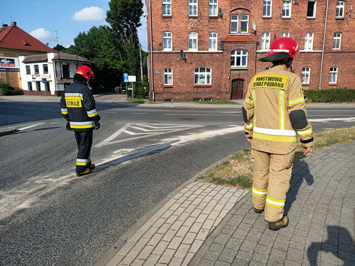 Utrudnienia w okolicy Placu Raciborskiego. Doszło do wycieku oleju, na miejscu interweniują strażacy