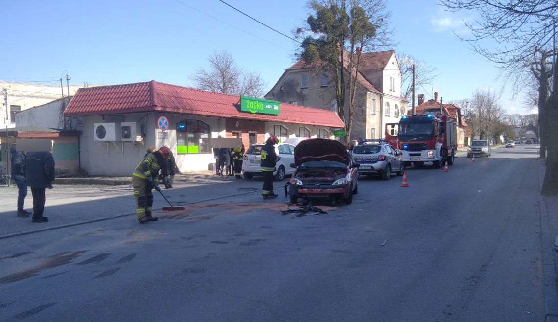 Utrudnienia w ruchu na Piastowskiej. Zderzyły się dwa samochody osobowe