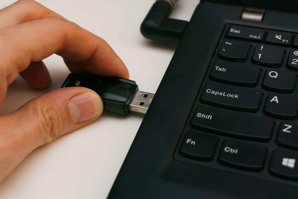 Używanie pendrive’a krok po kroku – jak sformatować i zabezpieczyć dane?