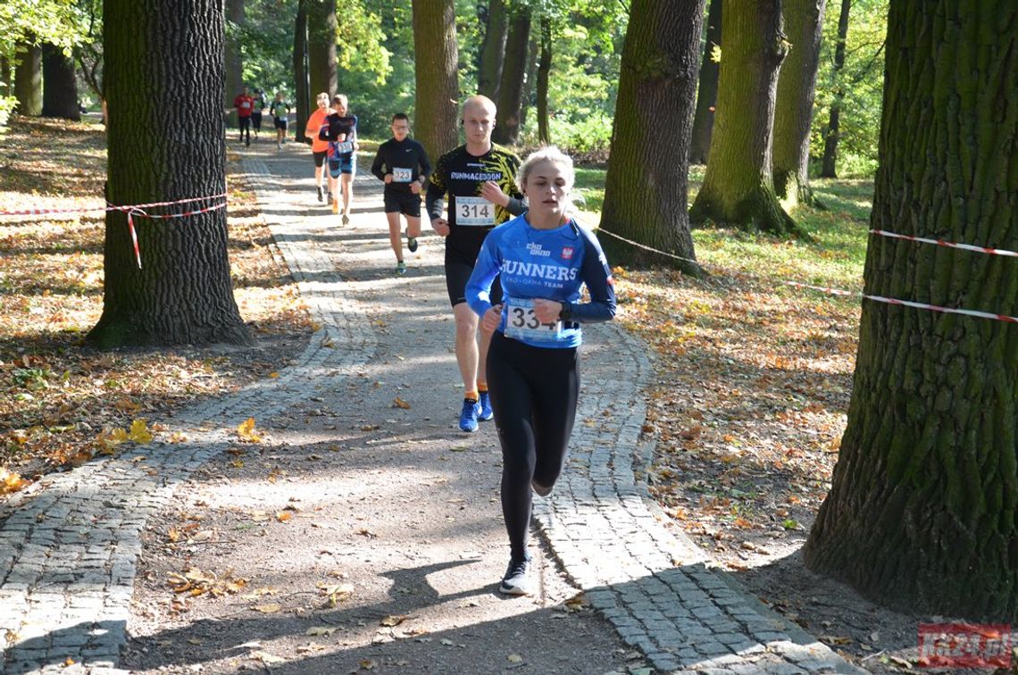 VI Bieg po Zdrowie w Kędzierzynie-Koźlu. Sportowa rywalizacja w kozielskim parku. ZDJĘCIA