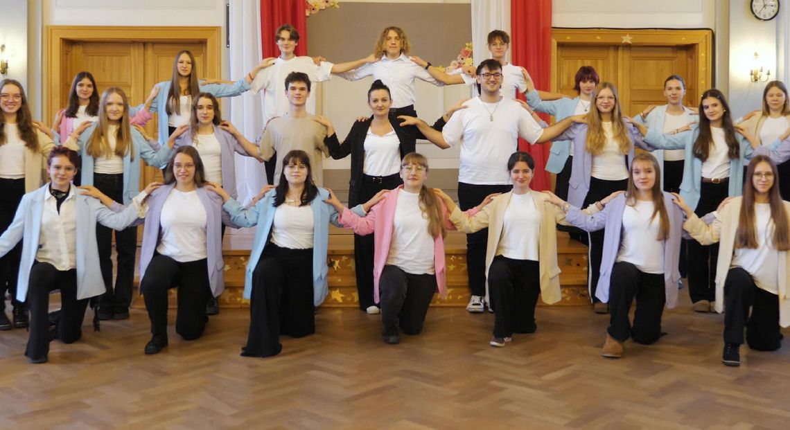 W Kędzierzynie-Koźlu powstał hymn przeciwko nienawiści. Posłuchajcie "Mostów dobrych słów" W Kędzierzynie-Koźlu powstał hymn przeciwko nienawiści. Posłuchajcie "Mostów dobrych słów"