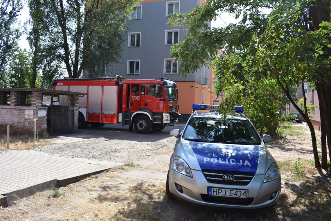 W mieszkaniu znaleziono zwłoki mężczyzny. Interwencja służb ratunkowych w Śródmieściu